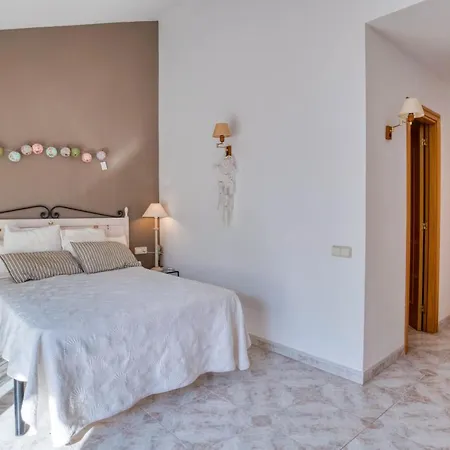 Placa De La Sardana Casa Acollidora Per 8 Persones A 5 Minuts De La Platja Gran I Del Centre De Vila