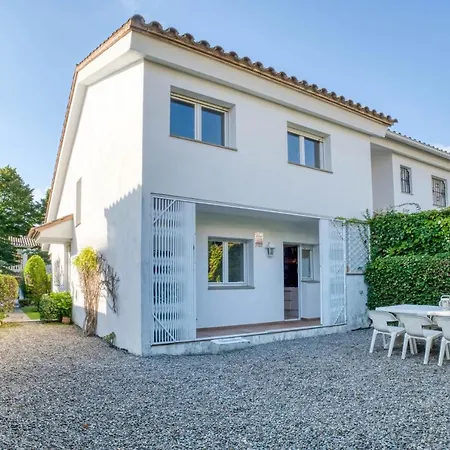 Casa Acollidora: Beachside Comfort For 8 Near Center *