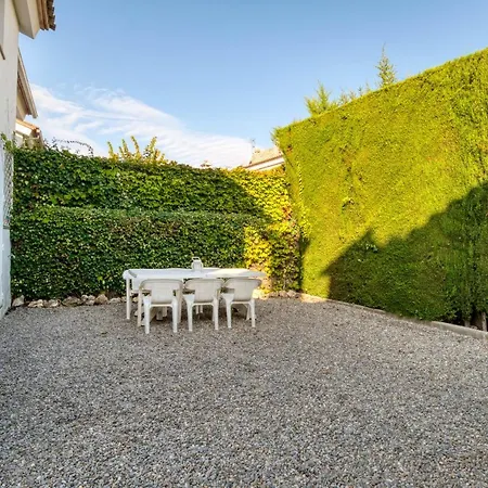 Villa Casa Acollidora: Beachside Comfort For 8 Near Center