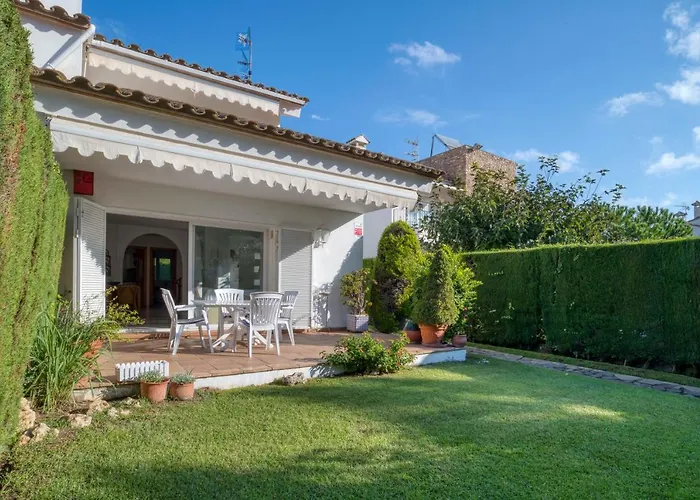 Casa Acollidora: Beachside Comfort For 8 Near Center Platja d'Aro