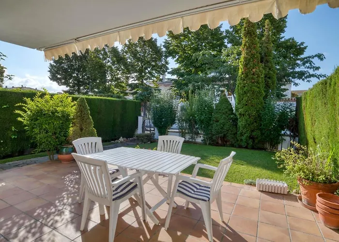 Placa De La Sardana Casa Acollidora Per 8 Persones A 5 Minuts De La Platja Gran I Del Centre De *