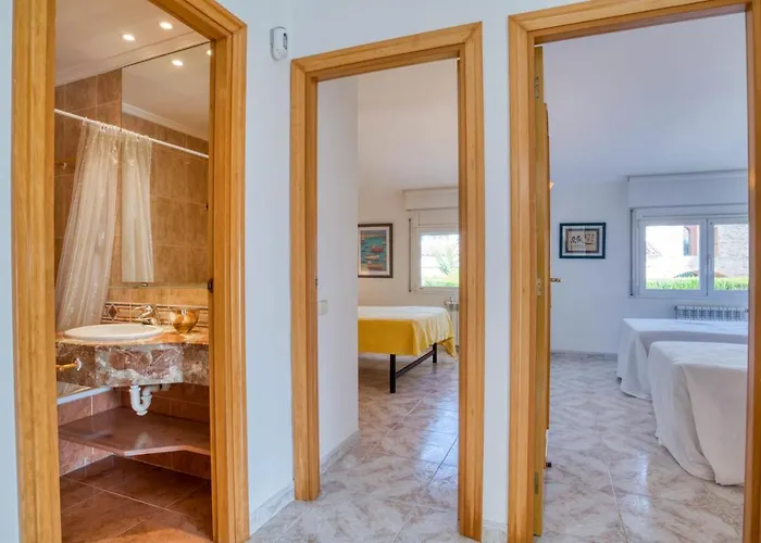 Casa Acollidora: Beachside Comfort For 8 Near Center Platja d'Aro