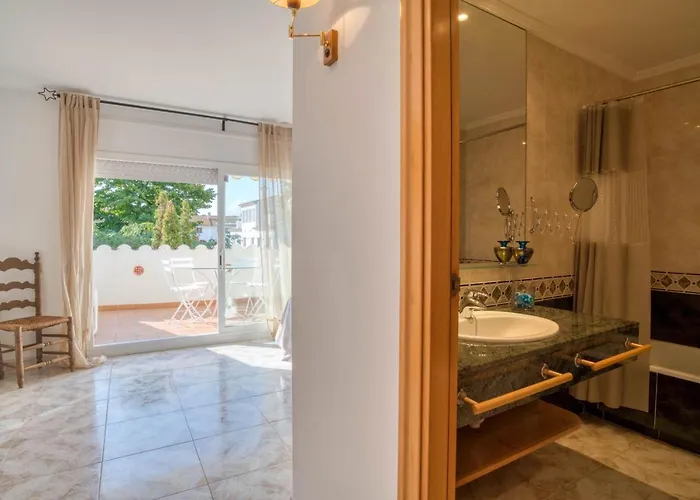 Placa De La Sardana Casa Acollidora Per 8 Persones A 5 Minuts De La Platja Gran I Del Centre De