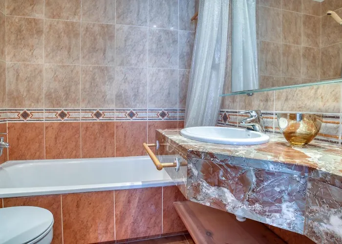 Villa Casa Acollidora: Beachside Comfort For 8 Near Center Platja d'Aro