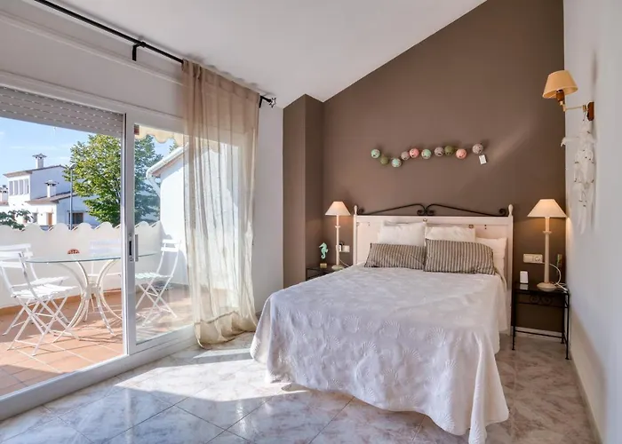 别墅 Placa De La Sardana Casa Acollidora Per 8 Persones A 5 Minuts De La Platja Gran I Del Centre De 普拉加德阿罗