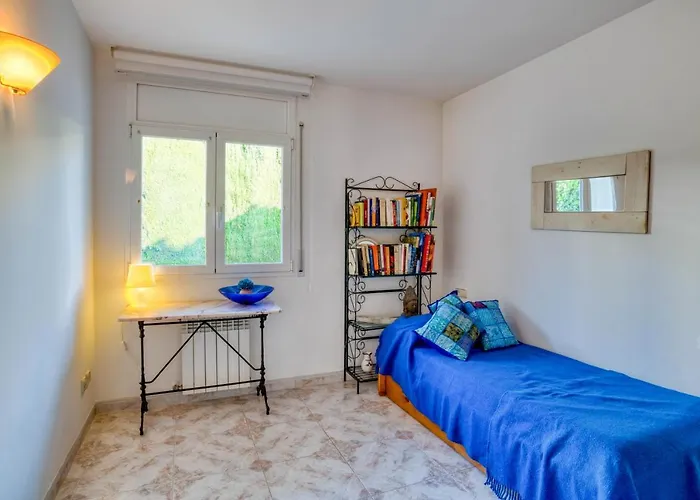 Placa De La Sardana Casa Acollidora Per 8 Persones A 5 Minuts De La Platja Gran I Del Centre De *