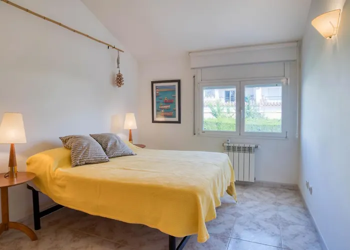 Placa De La Sardana Casa Acollidora Per 8 Persones A 5 Minuts De La Platja Gran I Del Centre De Villa *