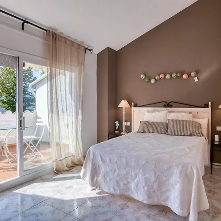 别墅 Placa De La Sardana Casa Acollidora Per 8 Persones A 5 Minuts De La Platja Gran I Del Centre De 普拉加德阿罗