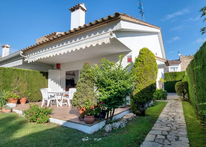 Placa De La Sardana Casa Acollidora Per 8 Persones A 5 Minuts De La Platja Gran I Del Centre De Vila