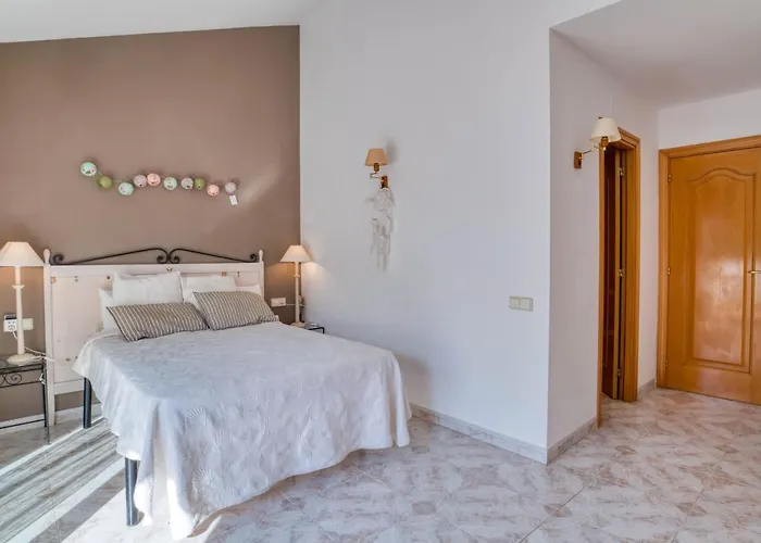 Placa De La Sardana Casa Acollidora Per 8 Persones A 5 Minuts De La Platja Gran I Del Centre De Vila