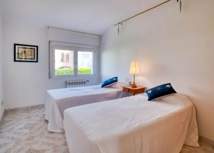 Placa De La Sardana Casa Acollidora Per 8 Persones A 5 Minuts De La Platja Gran I Del Centre De Vila *